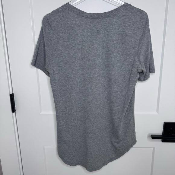 Lululemon Women's Love Tee V-Neck Short Sleeve Shirt Heathered Grey Size 8 - Picture 5 of 5